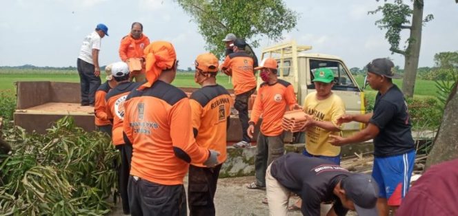 
					Pemilu Masih Jauh, PKS Cirebon Bantu Warga Terdampak Puting Beliung