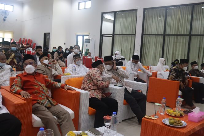 
					Mantan Birokrat Kab. Cirebon Hadiri Peringatan Maulid Nabi di DPD PKS Kab. Cirebon