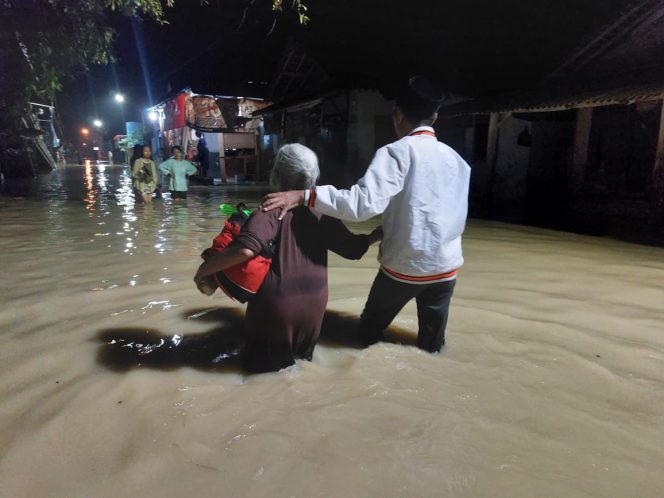 
					Waled Banjir Lagi, Relawan PKS Sigap Membantu Korban