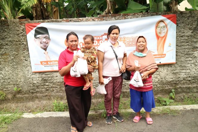 
					Dukung Program 1,5 Juta Paket Kurban, PKS Kabupaten Cirebon Bagi Ribuan Paket