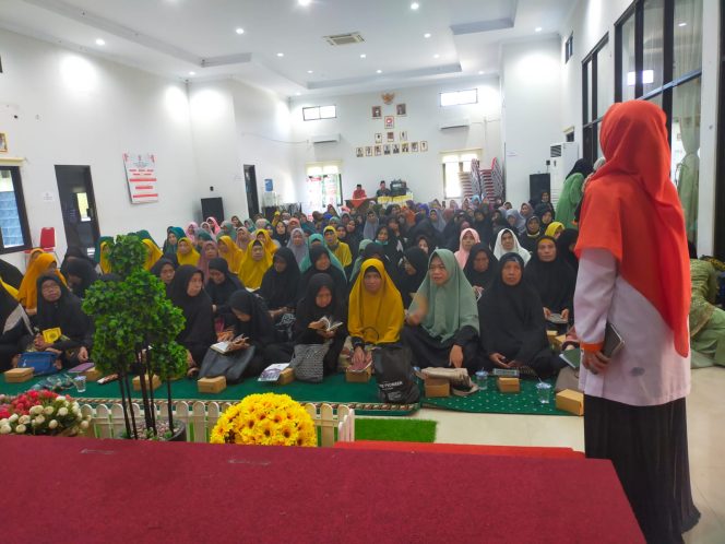 
					Bersama-sama Mengaji di Bulan Haji