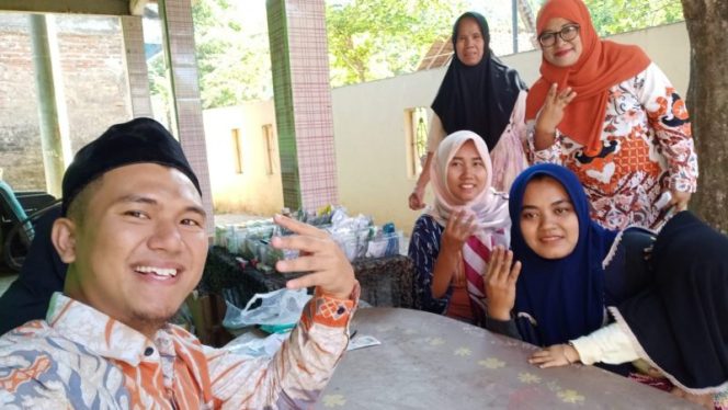 
					PKS Menyapa dan Pengobatan Gratis: Kang Faisal Center (KFC) dan Caleg PKS Bergerak Bersama Masyarakat Astanajapura