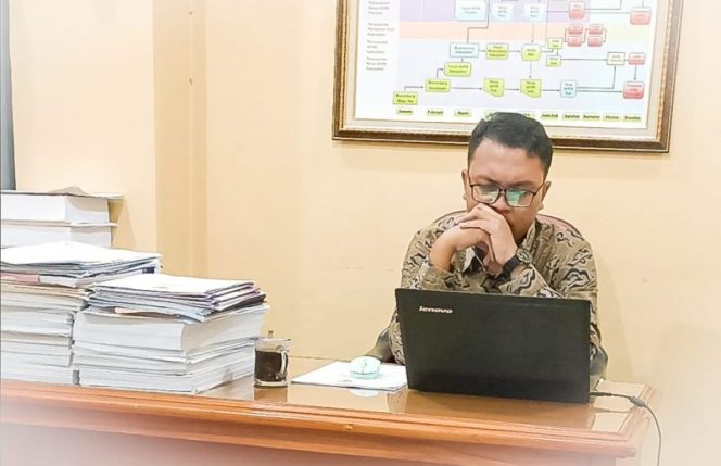 
					Ironi Demokrasi: Mati Ditangan Anak Kandungnya Sendiri