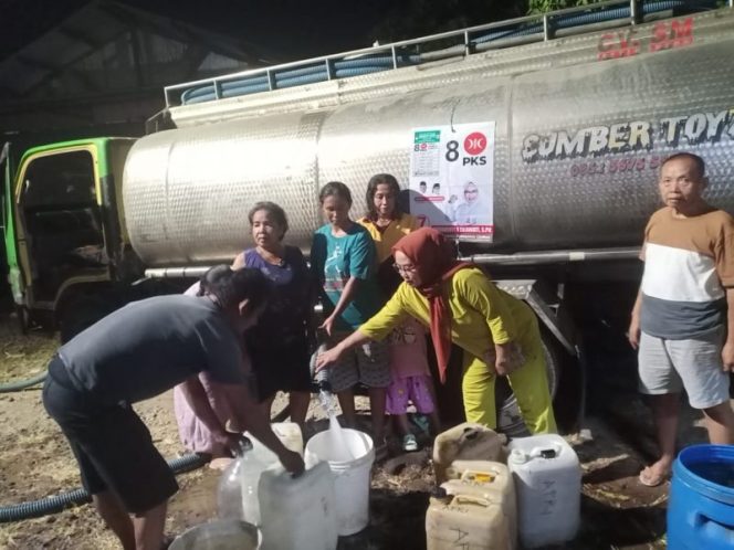 
					Lagi, PKS Berbagi Air di Musim Kemarau