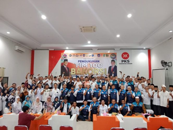 
					Tim 100 Badan Koordinasi Saksi (Bakorsi) Relawan Anies-Muhaimin Kota dan Kabupaten Cirebon Dikukuhkan
