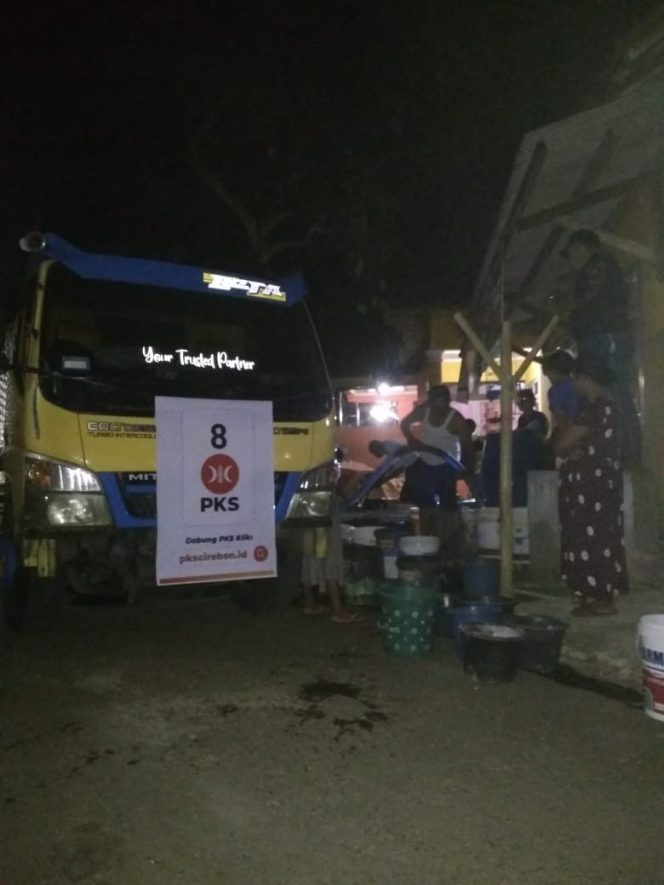 
					Sedekah Air PKS: Menyirami Kebutuhan Masyarakat Karangwuni