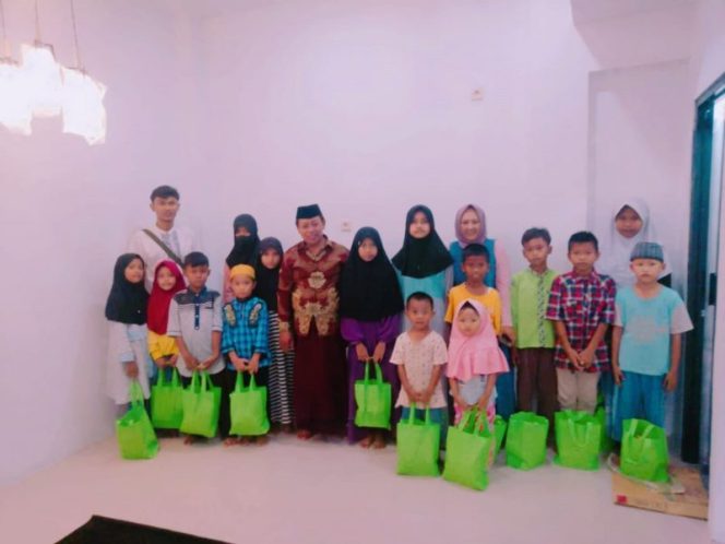 
					Bersama Caleg PKS, Santuni Anak Yatim di Panti Yatim Piatu Perbutulan