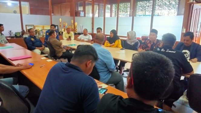 
					Komisi 3 DPRD Kabupaten Cirebon Evaluasi Limbah Cair dan Kesejahteraan Karyawan PT. Sinar Grage Jaya