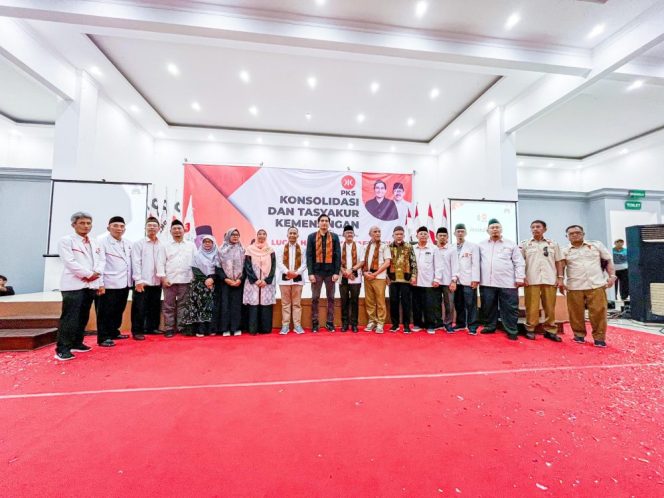 
					Mas Jun Hadiri Tasyakuran Kemenangan Lucky Hakim dan Syaefudin di Indramayu