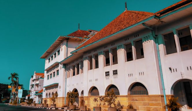 
					Gedung BAT Cirebon. 
Sumber foto: Pinterest.