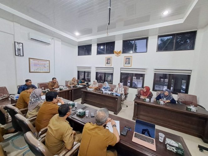
					RAPAT KERJA BERSAMA SEKRETARIAT DAERAH, NOVA TEKANKAN SUBSTANSI REFORMASI BIROKRASI