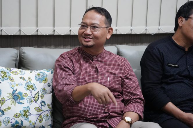 
					Mas Jun Tinjau Bantuan PLTS Atap Pemprov Jabar di SMK Negeri 1 Garut