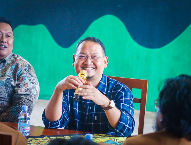 
					Mas Jun kunjungi peternakan sapi di Kuingan.