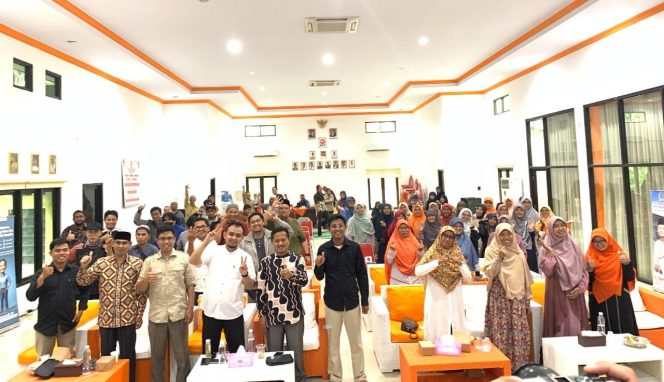 
					Seminar Pembekalan dan Pembinaan Gen Z PKS Kab. Cirebon. 
Sumber: Dokumen Cireborn.id