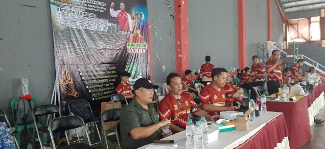 
					H. Supriyadi DPRD PKS Buka Turnamen Bulu Tangkis Kelas C di GOR Ranggajati