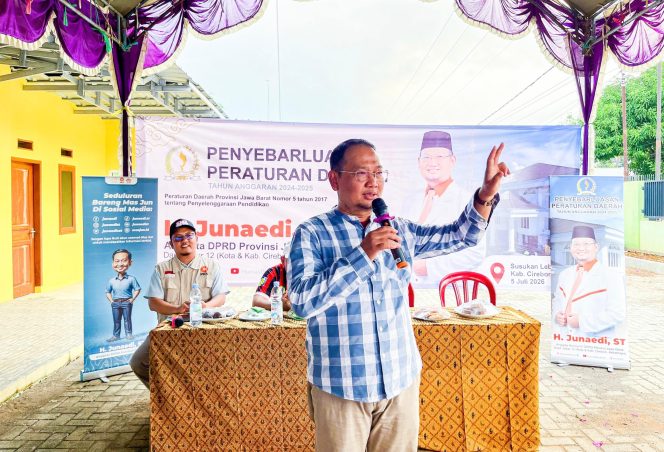 
					Anggota DPRD Jabar Mas Jun saat Sosperda Pendidikan di Cirebon Timur. Sumber: Cireborn.id/Faisal. 