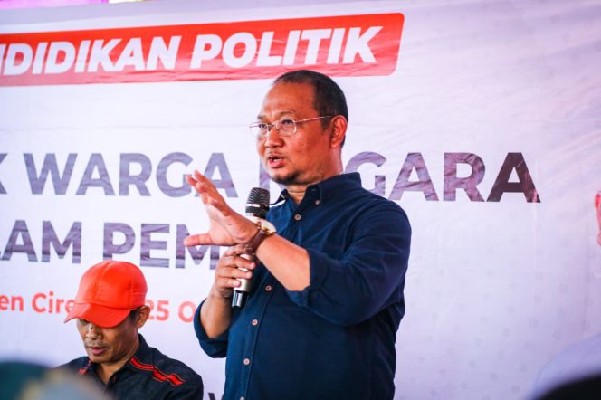 
					Mas Jun saat Melaksanakan Agenda Dikpol di Cirtim. Foto: Cireborn.id/Husni