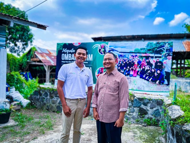 
					Mas Jun Sambangi Ombah Farm. Foto: Cireborn.id/Faisal.