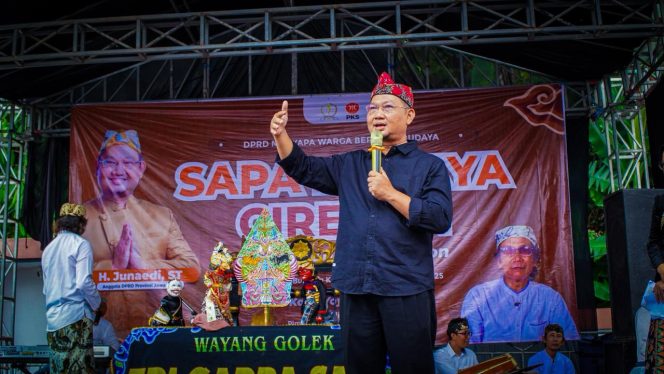 
					Mas Jun sapa Masyarakat Melalui Budaya. Foto: Cireborn.id/Husni.