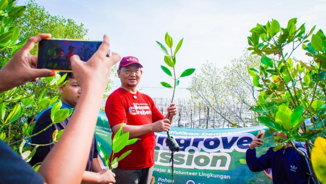
					Ketua Bidang Lingkungan Hidup PKS Jawa Barat, Mas Jun. 